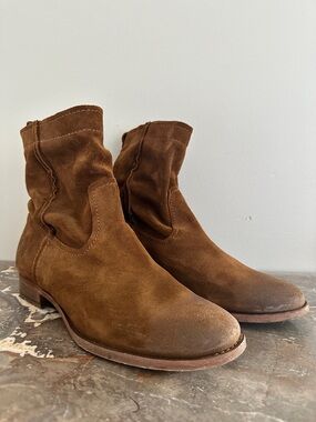 Frye Cara Suede Short Boots - Distressed in brown Size 8.5 Barely Worn